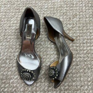 Badgley Mischka Petrina silver Satin Heels size 8.5